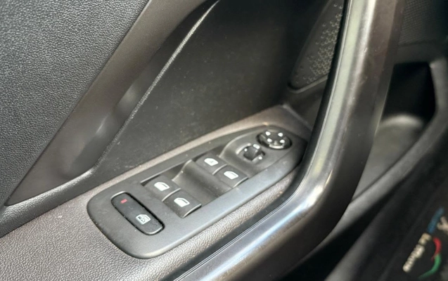 imagem-https://www.socarrao.com.br/sc-vehicle-images-prod/3709591/1788879943979-V2hhdHNBcHAgSW1hZ2UgMjAyNi0wOS0wOCBhdCAxMS40Ny40MiAoMSkuanBlZw.jpeg