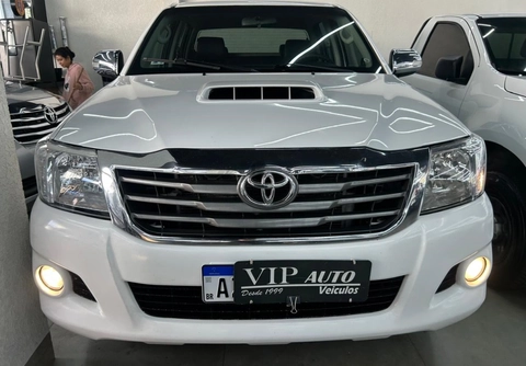 Toyota Hilux 2015 Branco — foto 1 de 3