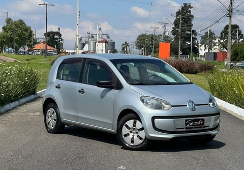 Volkswagen Up! 2015 Prata — foto 1 de 3