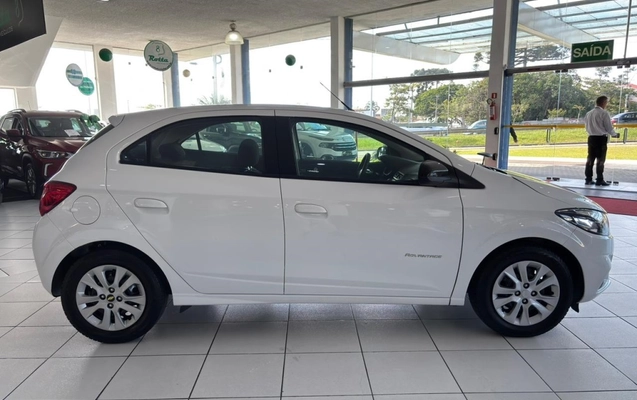 imagem-https://www.socarrao.com.br/sc-vehicle-images-prod/3714022/1788892549863-4_120303.jpg