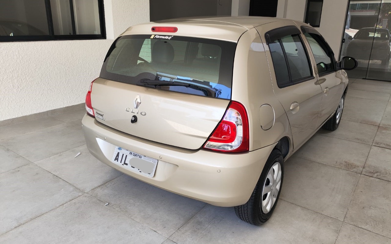imagem-https://www.socarrao.com.br/sc-vehicle-images-prod/3714229/1788893032628-YmIyOGNkZjgtZDg0OS00NzM3LTkzYzItYzY3YmExOTM2MDJiLmpwZw.jpg