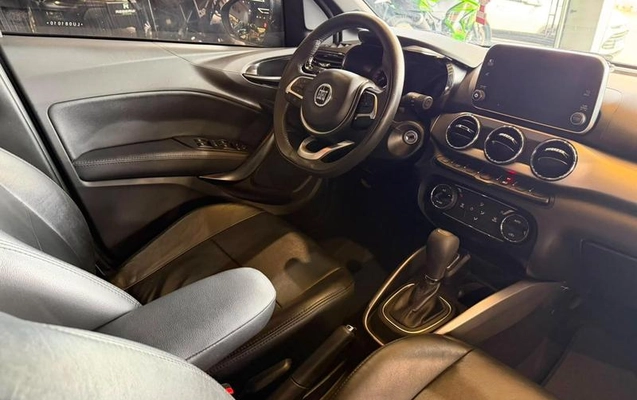 imagem-https://www.socarrao.com.br/sc-vehicle-images-prod/3714298/1789049693161-8457192_7_B_6f919e3069.jpeg