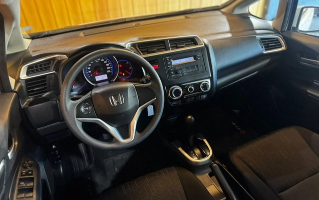 imagem-https://www.socarrao.com.br/sc-vehicle-images-prod/3715783/1789677414309-gb-4e8c581.jpeg