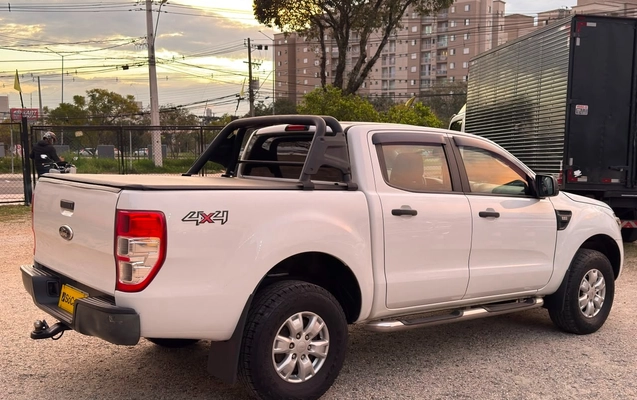 imagem-https://www.socarrao.com.br/sc-vehicle-images-prod/3715828/1788898267026-dc4a8571-7fc0-4ff3-82fe-f50a99508d1c.jpg