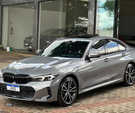 Bmw 330e 2024 Cinza — foto 1 de 3