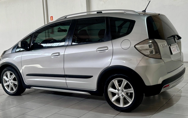 imagem-https://www.socarrao.com.br/sc-vehicle-images-prod/3716070/1788898848007-f367a288a140b802aa1044a7a109f8e1_big.jpeg