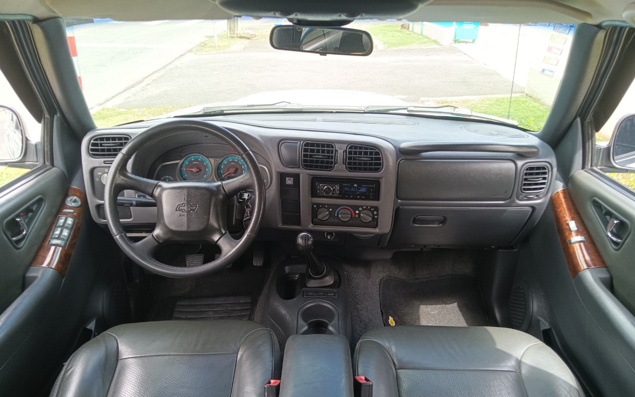 imagem-https://www.socarrao.com.br/sc-vehicle-images-prod/3716787/1788976316950-SU1HXzIwMjYwOTA4XzExNTQxOX4yLmpwZw.jpg