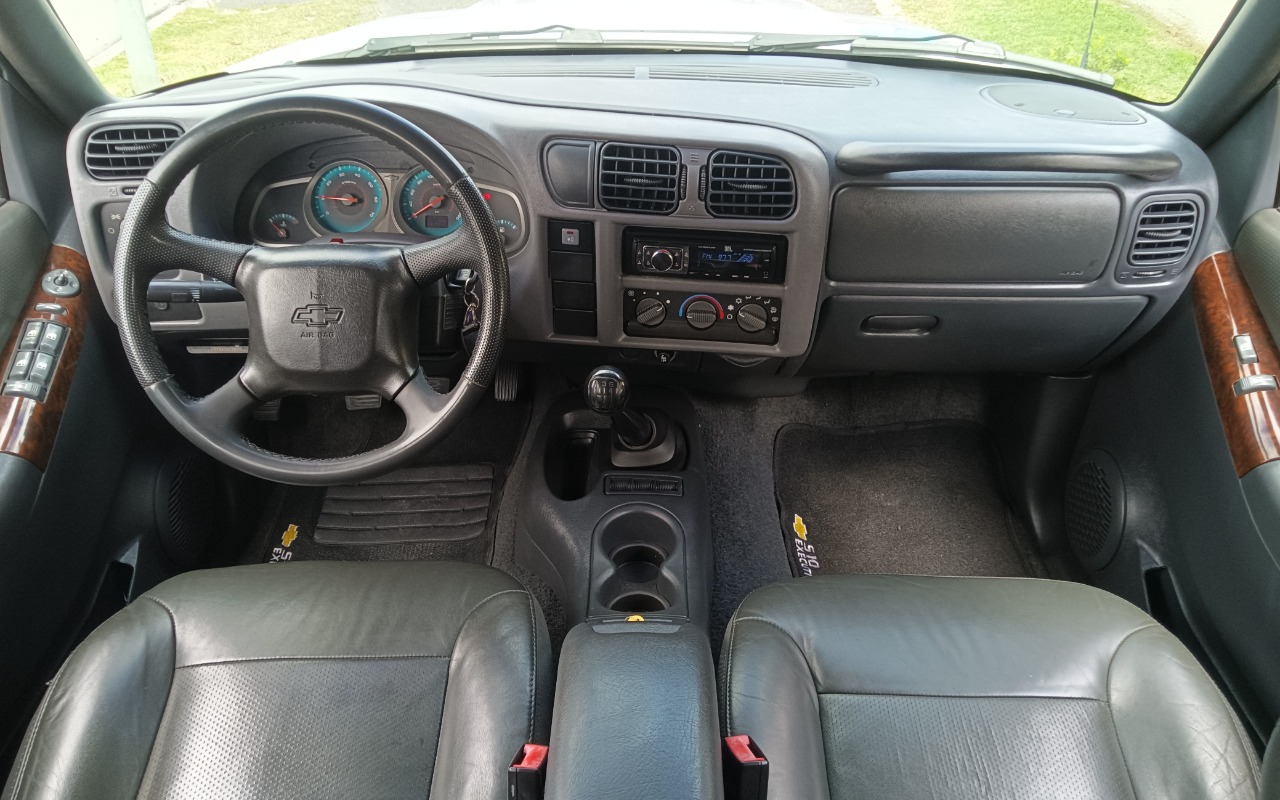 imagem-https://www.socarrao.com.br/sc-vehicle-images-prod/3716787/1788976317087-SU1HXzIwMjYwOTA4XzExNTM0M34yLmpwZw.jpg