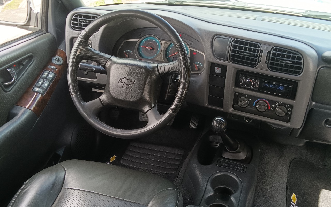 imagem-https://www.socarrao.com.br/sc-vehicle-images-prod/3716787/1788976317413-SU1HXzIwMjYwOTA4XzExNTU0Mn4yLmpwZw.jpg
