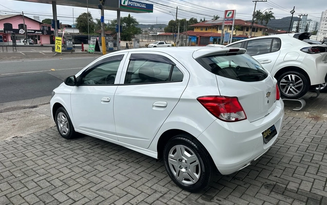 imagem-https://www.socarrao.com.br/sc-vehicle-images-prod/3717092/1788902183161-c006bcce-ec29-4686-ba73-090b9de63df2.jpeg