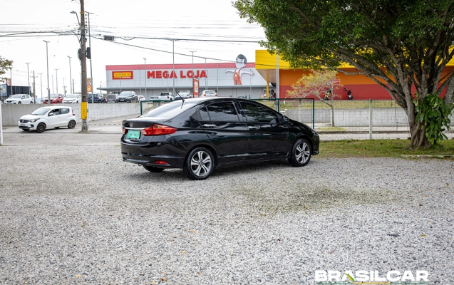 imagem-https://www.socarrao.com.br/sc-vehicle-images-prod/3720107/1788913876767-003_0dcdcf1f7594225347ea319153a69272.jpg