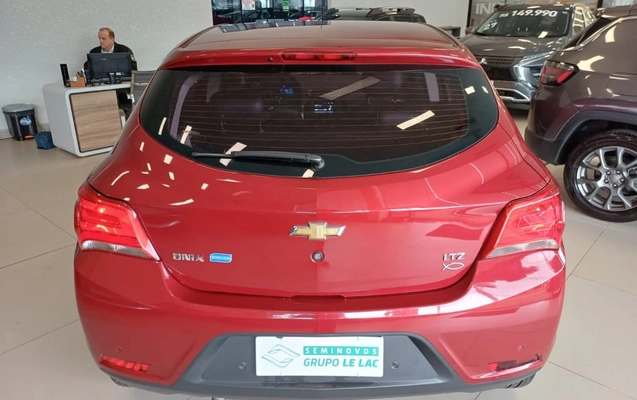 imagem-https://www.socarrao.com.br/sc-vehicle-images-prod/3731525/1788978568640-vehicle_image_1788978539_ad1bc48256cbbbe5bd1ea77a29300638.jpeg