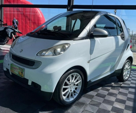 smart fortwo 2010 Branco — foto 1 de 3