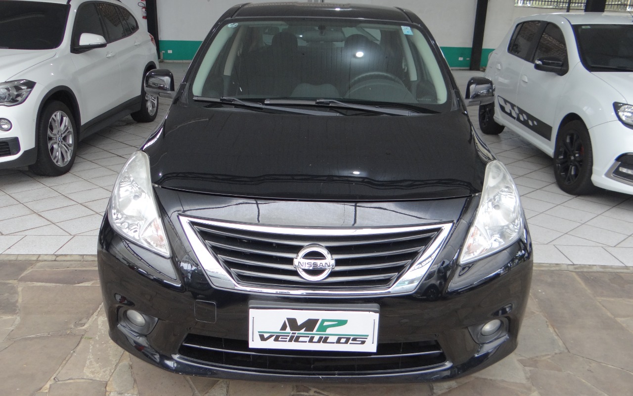 Nissan VERSA 2014 Preto — foto 1 de 3