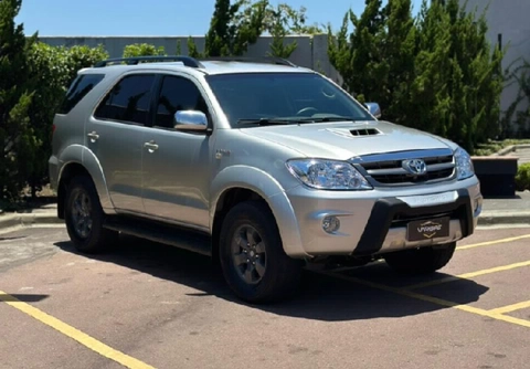 Toyota Hilux SW4 2007 Prata — foto 1 de 3