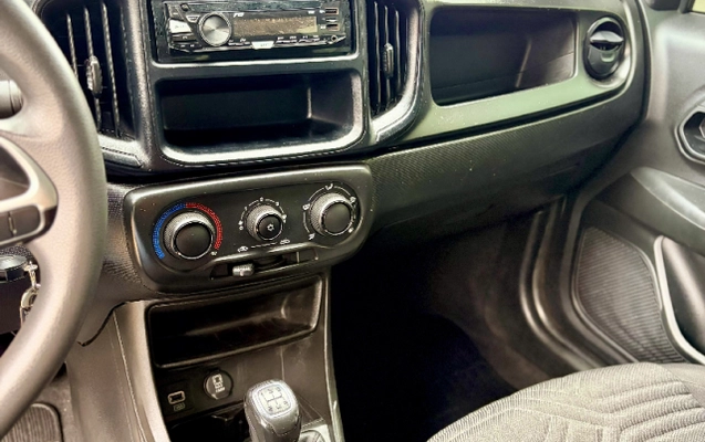 imagem-https://www.socarrao.com.br/sc-vehicle-images-prod/3732686/1788960052239-app-photos-Ka1R7rpznW6HjrhhRHcTVKMMDYJbzmFN.jpg
