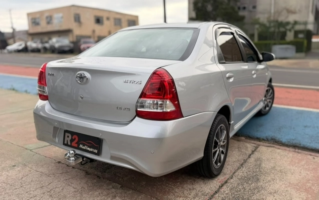 imagem-https://www.socarrao.com.br/sc-vehicle-images-prod/3733234/1788961563115-yDsN04rkOg5T3dgspJfQzwbVxSzxamuN.jpg