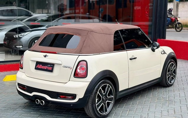 imagem-https://www.socarrao.com.br/sc-vehicle-images-prod/3733299/1788961690950-1_044849.jpg