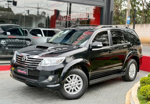 Toyota Hilux SW4 2014 Preto — foto 1 de 3