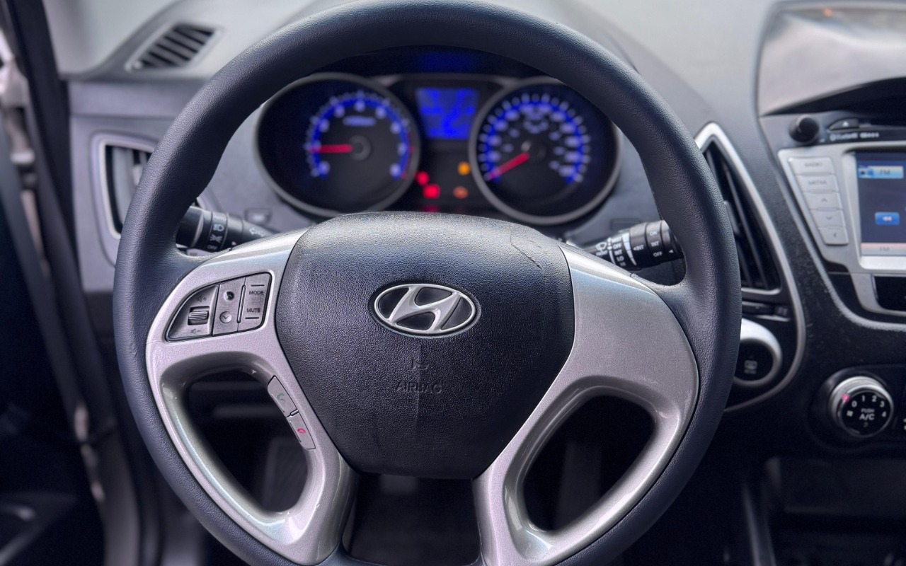 imagem-https://www.socarrao.com.br/sc-vehicle-images-prod/3733676/1788963449031-SU1HLTIwMjYwOTAzLVdBMDA5OS5qcGc.jpg