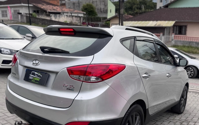 imagem-https://www.socarrao.com.br/sc-vehicle-images-prod/3733676/1788963449270-SU1HLTIwMjYwOTAzLVdBMDA5MS5qcGc.jpg