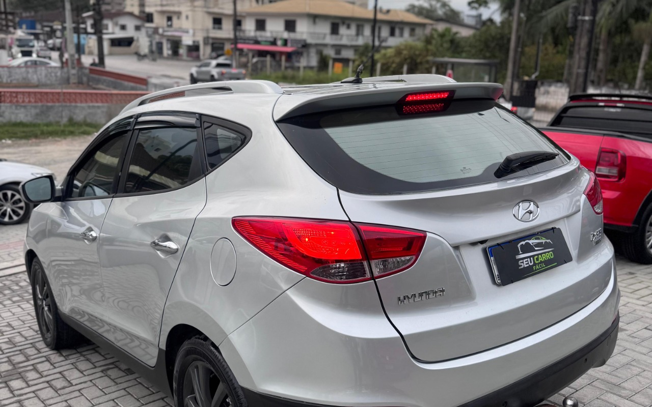 imagem-https://www.socarrao.com.br/sc-vehicle-images-prod/3733676/1788963449524-SU1HLTIwMjYwOTAzLVdBMDA5OC5qcGc.jpg
