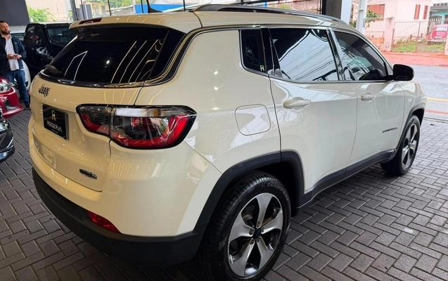 imagem-https://www.socarrao.com.br/sc-vehicle-images-prod/3734248/1789394120280-7731902_5_B_00eb2aa367.jpeg