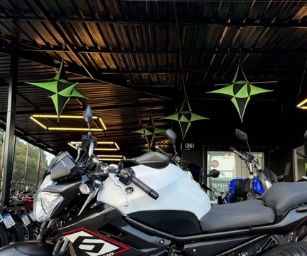 YAMAHA XJ6 N/ABS 2017 Branco — foto 1 de 3
