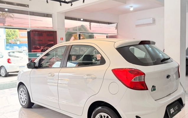 imagem-https://www.socarrao.com.br/sc-vehicle-images-prod/3735193/1788968938178-V2hhdHNBcHAgSW1hZ2UgMjAyNi0wOS0wOCBhdCAxMC4zMi40NC5qcGVn.jpeg