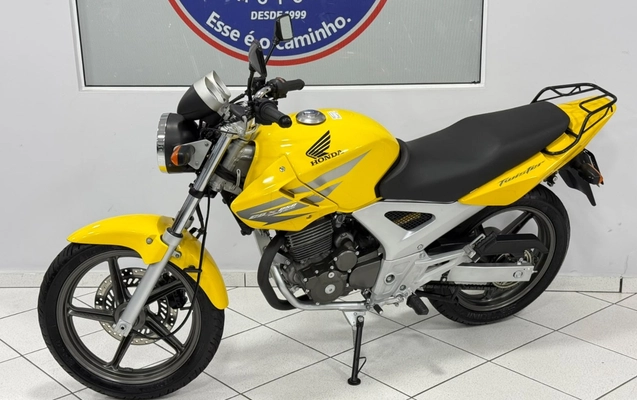 imagem-https://www.socarrao.com.br/sc-vehicle-images-prod/3736764/1788980533695-V2hhdHNBcHAgSW1hZ2UgMjAyNi0wOS0wOSBhdCAxNS41Ny40NCAoMSkuanBlZw.jpeg