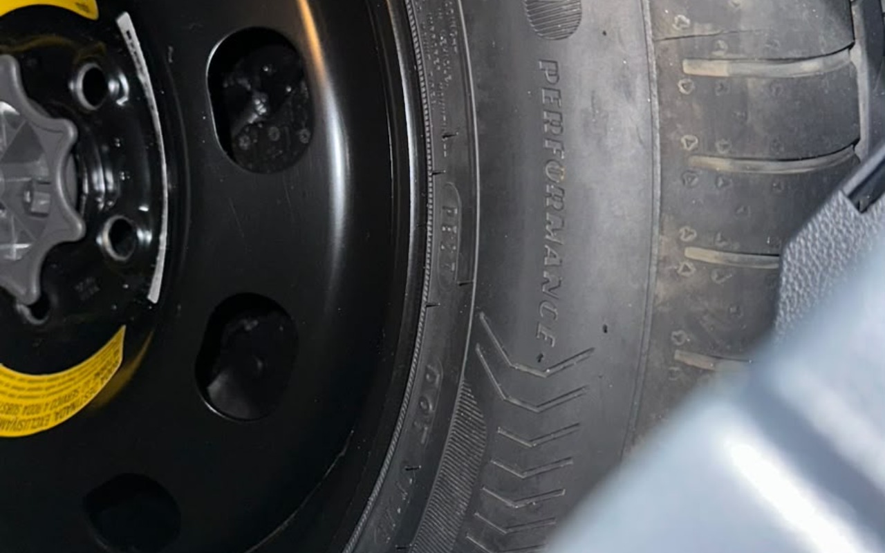 imagem-https://www.socarrao.com.br/sc-vehicle-images-prod/3737088/1788974698539-OWJkNjcxMTEtZGExNC00NTM5LThiMzUtZWRhMmVhZDE0MzRjLmpwZw.jpg