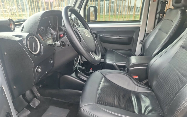 imagem-https://www.socarrao.com.br/sc-vehicle-images-prod/3737491/1788975747328-OGE3NTFlMjktZWRiYy00NzEzLWI5OTItY2NjY2E0ZGM0YWVhLmpwZw.jpg