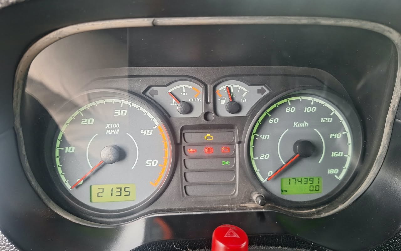 imagem-https://www.socarrao.com.br/sc-vehicle-images-prod/3737491/1788975747399-MDgzNjFjYzktODFmOC00ZGUxLWJmMTUtODRiOWEwNGQzYmI4LmpwZw.jpg