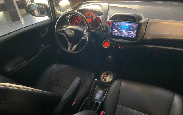 imagem-https://www.socarrao.com.br/sc-vehicle-images-prod/3738069/1788977497908-640_480_honda-fit-new-ex-1-5-16v-flex-13-13-0f3452-7.jpg