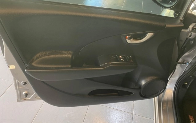 imagem-https://www.socarrao.com.br/sc-vehicle-images-prod/3738069/1788977497911-640_480_honda-fit-new-ex-1-5-16v-flex-13-13-0f3452-10.jpg
