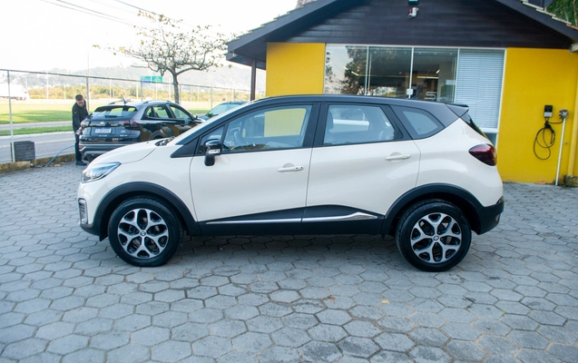 imagem-https://www.socarrao.com.br/sc-vehicle-images-prod/3738323/1788978069866-d1f1bacb9de74415a47c41e36db1e776_1788977771568.jpg