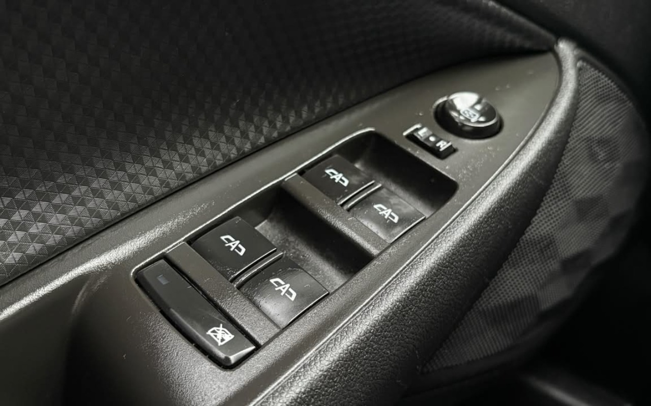 imagem-https://www.socarrao.com.br/sc-vehicle-images-prod/3738450/1788978620166-V2hhdHNBcHAgSW1hZ2UgMjAyNi0wOS0wOSBhdCAxNC4zOS4wMiAoMykuanBlZw.jpeg