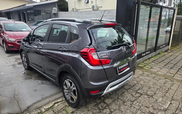 imagem-https://www.socarrao.com.br/sc-vehicle-images-prod/3739205/1788980437378-cc599518-0762-49cd-85a8-19de5b376846.jpg