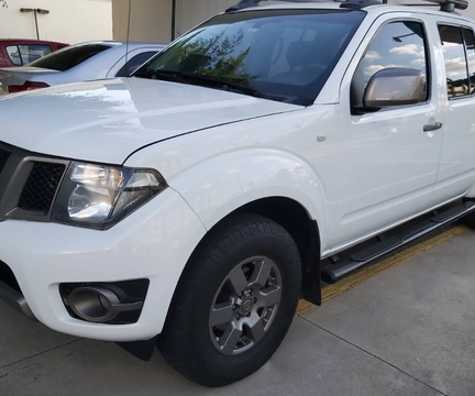 Nissan Frontier 2015 Branco — foto 1 de 3