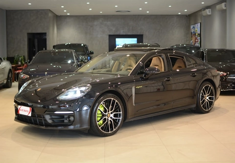 Porsche Panamera 4 2.9 (Híbrido) 2023 Preto — foto 1 de 3
