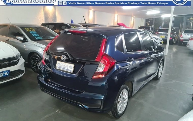 imagem-https://www.socarrao.com.br/sc-vehicle-images-prod/3740289/1789600831862-gb-238aac9.jpg