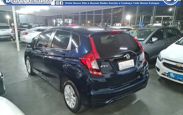 imagem-https://www.socarrao.com.br/sc-vehicle-images-prod/3740289/1789600831864-gb-541b3d1.jpg