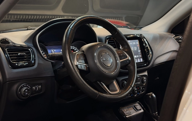 imagem-https://www.socarrao.com.br/sc-vehicle-images-prod/3740305/1788983564342-1_112742.jpg