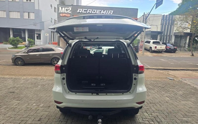 imagem-https://www.socarrao.com.br/sc-vehicle-images-prod/3740336/1788991256872-8460681_6_B_967c134061.jpeg