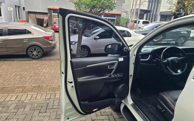 imagem-https://www.socarrao.com.br/sc-vehicle-images-prod/3740336/1788991256877-8460681_9_B_4b776e2007.jpeg