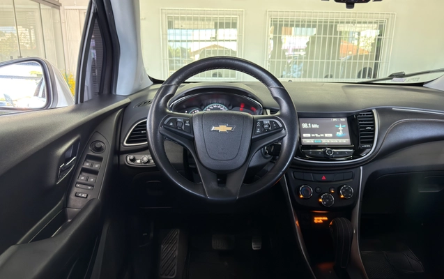 imagem-https://www.socarrao.com.br/sc-vehicle-images-prod/3740413/1788984056167-003_09e6d04f1721790f68ab898a5b9b532b.jpeg