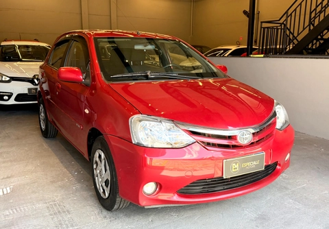 Toyota Etios 2013 Vermelho — foto 1 de 3