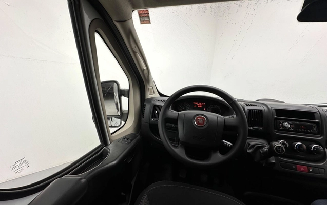 imagem-https://www.socarrao.com.br/sc-vehicle-images-prod/3740432/1788984082604-f4d5540a25a9459287cb5cdafcdfa927_1788982938632.jpg