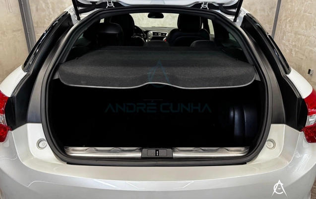 imagem-https://www.socarrao.com.br/sc-vehicle-images-prod/3740435/1789677988778-1eb370ab259041f0a4031d7fd49a220e_1788984088812.jpg