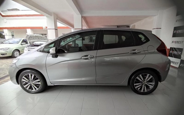 imagem-https://www.socarrao.com.br/sc-vehicle-images-prod/3742297/1789667664989-8462267_5_B_c65f994f1b.jpeg